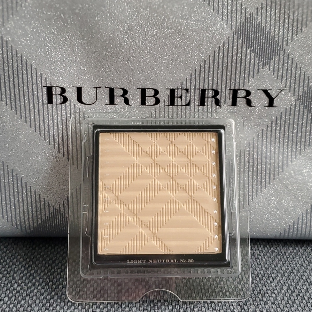 Burberry Fresh Glow Compact- Ochre No.20